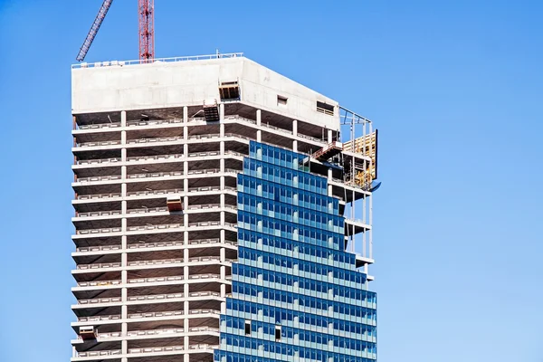 Construção de edifício de torre de escritório moderno Imagens De Bancos De Imagens