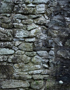 Yıpranmış kireçtaşı duvar dokusu ve doğal taş detayı..