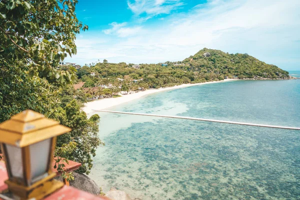 Vista panorámica del hermoso mar y el cielo azul desde el punto de vista alto. — Foto de Stock