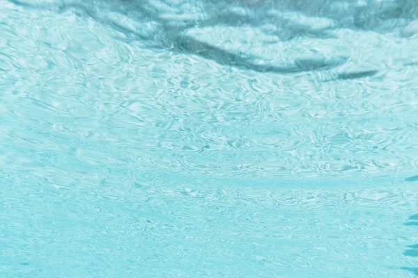 Saubere Wasseroberfläche Schwimmbad Wasser Verschwimmt Hintergrund — Stockfoto