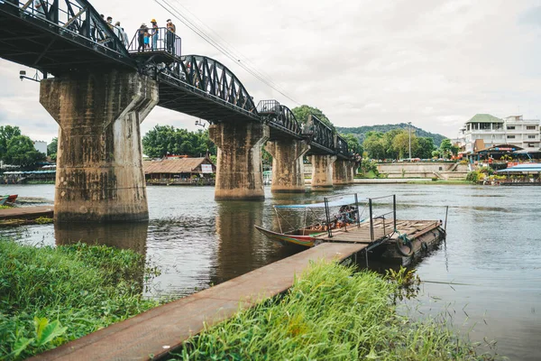Jembatan Atas Sungai Kwai Thailand Lihat Dari Bawah — Stok Foto