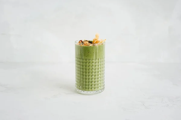 Frullato Verde Bicchiere Sfondo Bianco Foodphoto — Foto Stock
