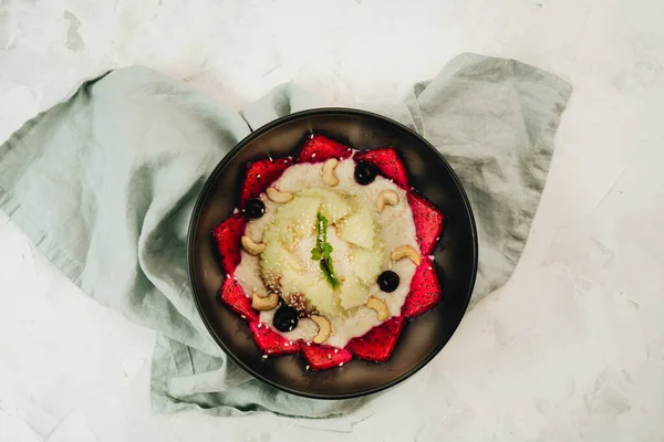 Berry Smoothie Yogurt Bowl Breakfast Blueberries Dragon Fruit Cashew Nuts — Stock fotografie