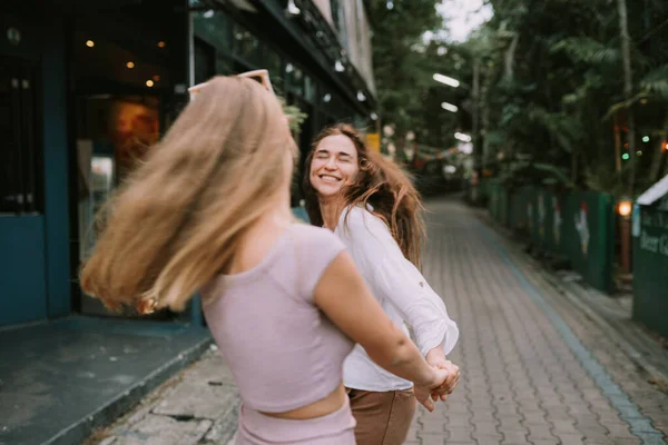 Dos Lesbianas Bailando Calle —  Fotos de Stock