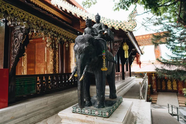 Patung Raja Menunggang Gajah Doi Suthep Temple Chiang Mai Thailand — Stok Foto