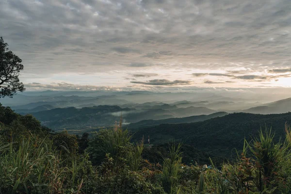 Naplemente Hegyekben Doi Pui Viewpoint Doi Suthep Pui Nemzeti Park — Stock Fotó