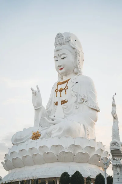 Patung Guan Yin Besar Yang Indah Kuil Buddha Wat Huay — Stok Foto