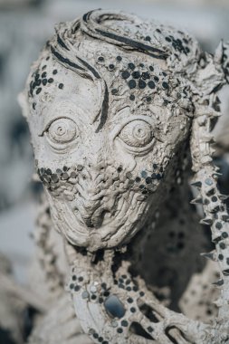 Beyaz Tapınak olarak bilinen Wat Rong Khun 'un yakın çekim detayları. Chiang Rai, Tayland