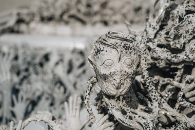 Beyaz Tapınak olarak bilinen Wat Rong Khun 'un yakın çekim detayları. Chiang Rai, Tayland