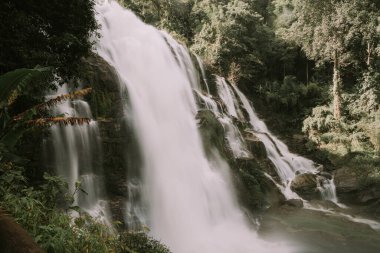 Wachirathan Şelalesi, Inthanon Ulusal Parkı, Chiang Mai, Tayland.