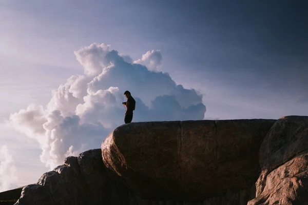 Homem Turista Tiro Pôr Sol Ponto Mais Alto Tailândia Doi — Fotografia de Stock