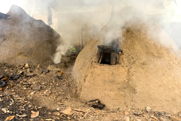 Incinerador de carbón nativo —  Fotos de Stock