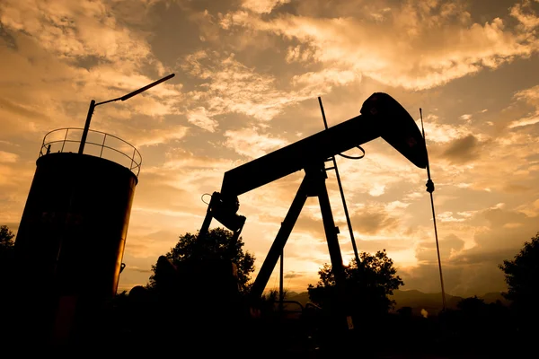 Old pumpjack pumping crude oil — Stock Photo, Image