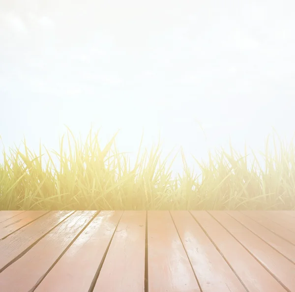 Terraza de madera y cielo azul —  Fotos de Stock