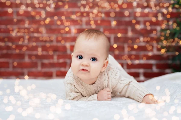 Petit Enfant Sous Sapin Noël Bébé Garçon Dans Chapeau Père — Photo