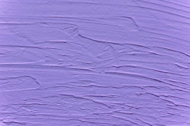 Mor arka plan. Leylak çimento lekesi dokusu. Harici inşaat işleri. Dekoratif mor sıva. Metin için boşluk El çizikler, çizikler yaptı