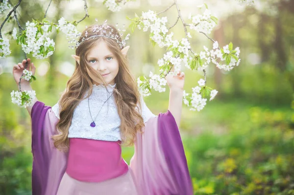 Märchenhafte Mädchen Porträt Des Mystischen Elfenkindes Cosplay Charakter Elfenporträt Blühenden — Stockfoto
