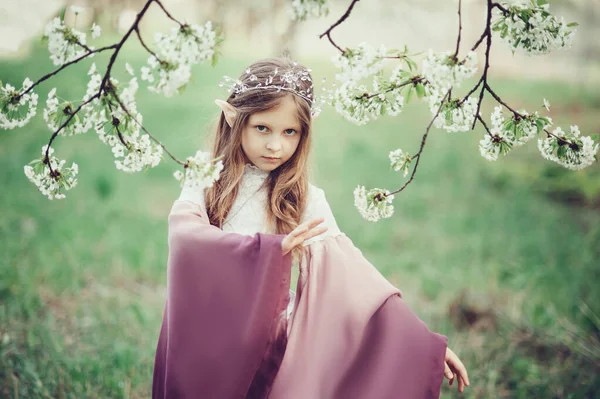 Märchenhafte Mädchen Porträt Des Mystischen Elfenkindes Cosplay Charakter Elfenporträt Blühenden — Stockfoto