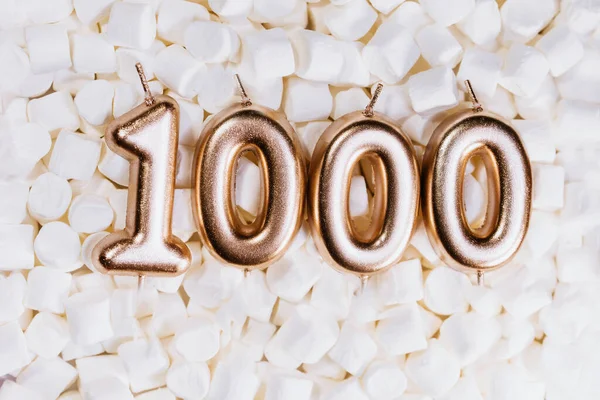 1000 Takipçi Kartı Sosyal Ağlar Bloglar Için Şablon Beyaz Şekerlemeli — Stok fotoğraf