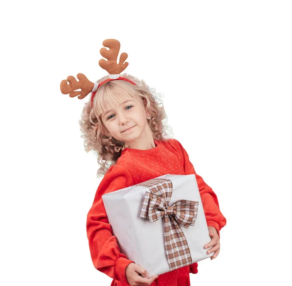 Boldog Izgatott Gyermek Kezében Karácsonyi Ajándékdoboz Elszigetelt Fehér Háttérrel Gyerek — Stock Fotó