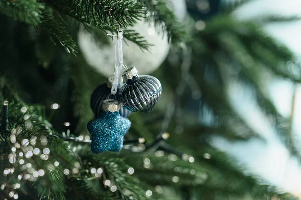 Fundo Brinquedos Natal Azul Macro Preparando Para Decorar Árvore Natal — Fotografia de Stock