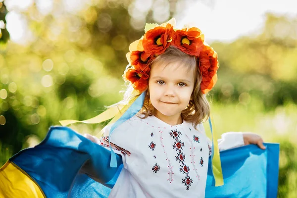 Вішіванський День Дитина Традиційній Вишивці Синім Жовтим Прапором України День — стокове фото
