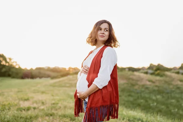 Stile Vita All Aperto Ritratto Donna Incinta Attesa Bambino Tramonto — Foto Stock