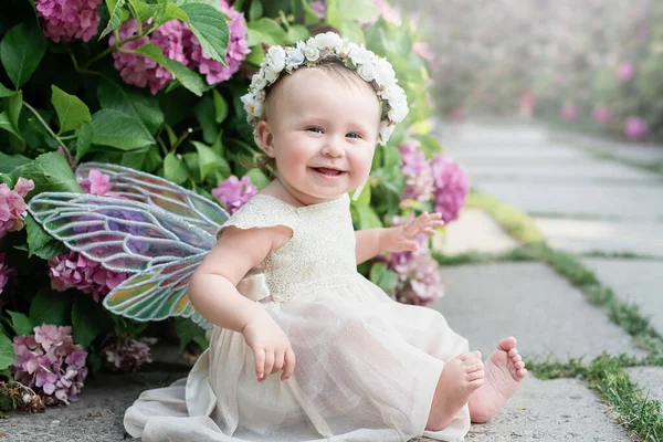 Fille Avec Des Ailes Papillon Dans Parc Hortensia Beauté Imagination — Photo