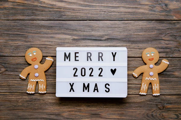 Homem Gengibre Placa Luz Com Texto Feliz 2022 Xmas Fundo — Fotografia de Stock