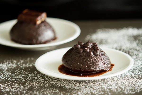 Schokoladenlava-Kuchen lizenzfreie Stockfotos