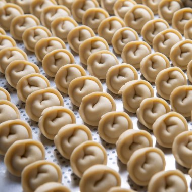 Hamur köftesi, elle yapılmış etli hamur. 