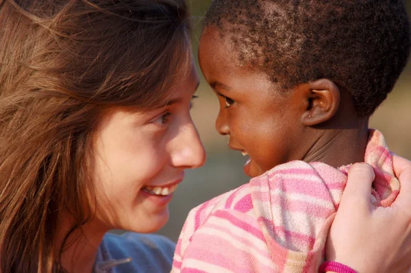 Eine Geste der Solidarität, Zuneigung und Liebe — Stockfoto