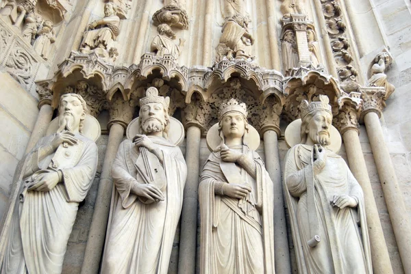 Detal z kościoła Notre Dame w Paryżu - Francja — Zdjęcie stockowe