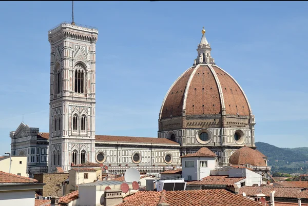 Panoramisch uitzicht op de kathedraal van Florence-Toscane-Italië — Stockfoto