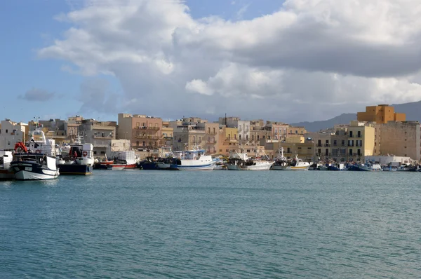 在西西里岛特拉帕尼港的渔船-意大利75 — 图库照片