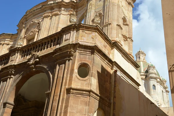 La majestuosa catedral barroca de la ciudad de Trapani en Sicilia — Foto de Stock