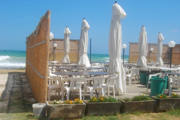 A romantic restaurant on the beach swept by the Mistral in Apuli