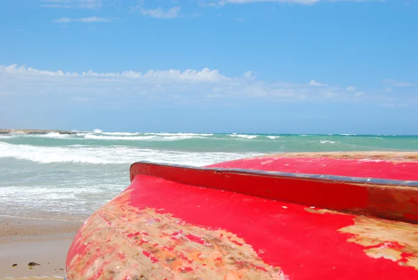 Bateaux à terre sur la côte des Pouilles de Torre Canne - Pouilles - Il — Photo