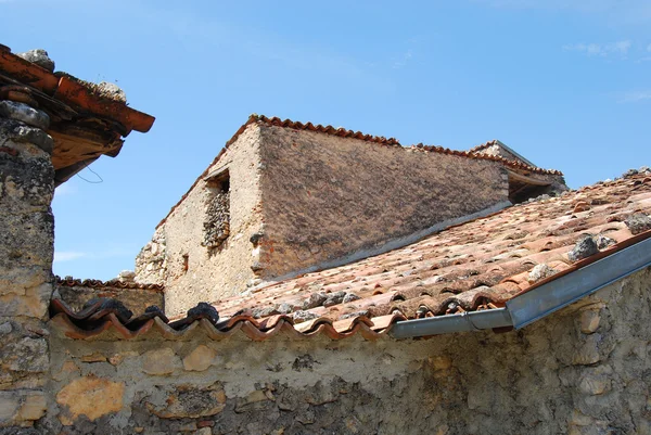 Mezi uličkami Assergi v Abruzzo - Itálie — Stock fotografie