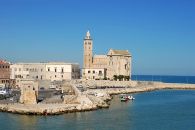 Görünüm Romanesk kilise Trani Apulia - İtalya