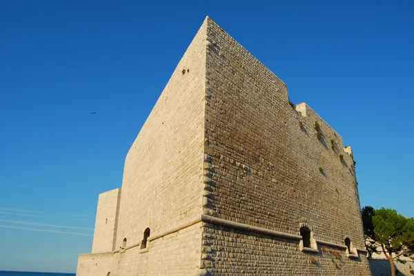 Het Zwabisch kasteel van Trani in Apulië - Italië — Stockfoto