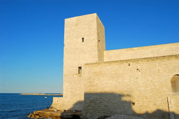 Het Zwabisch kasteel van Trani in Apulië - Italië — Stockfoto