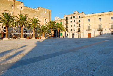 Apuli Trani şehir meydanında Barok mimari