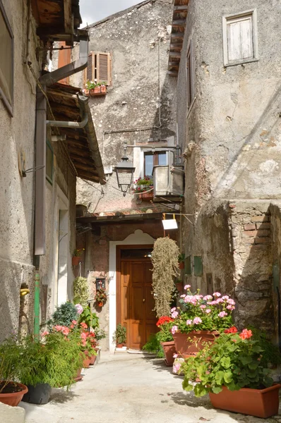 Una visión de las callejuelas del pueblo de Artena Lazio - Italia — Foto de Stock