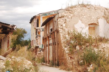 Depremin neden olduğu yıkım
