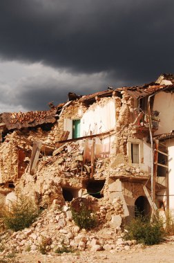Eylül 2016-Orta İtalya-Umbria-Lazio-Abruzzo-İtalya-sonra ülkenin deprem tek moloz ve yıkım ve onların geçmiş ve gelecekteki kurtulanların yoksun bıraktığı bir lacerating yıkım