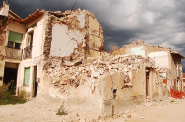 Eylül 2016-Orta İtalya-Umbria-Lazio-Abruzzo-İtalya-sonra ülkenin deprem tek moloz ve yıkım ve onların geçmiş ve gelecekteki kurtulanların yoksun bıraktığı bir lacerating yıkım