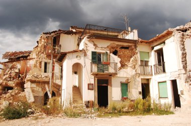 Eylül 2016-Orta İtalya-Umbria-Lazio-Abruzzo-İtalya-sonra ülkenin deprem tek moloz ve yıkım ve onların geçmiş ve gelecekteki kurtulanların yoksun bıraktığı bir lacerating yıkım