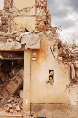 Eylül 2016-Orta İtalya-Umbria-Lazio-Abruzzo-İtalya-sonra ülkenin deprem tek moloz ve yıkım ve onların geçmiş ve gelecekteki kurtulanların yoksun bıraktığı bir lacerating yıkım