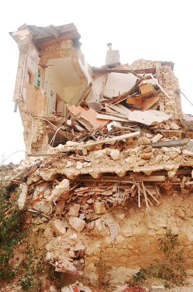 イタリア中部のウンブリア州 ラツィオ アブルッツォ州 イタリア 2016 国地震だけ瓦礫と破壊と自分の過去と未来の生存者を奪って切り裂いて荒廃 — ストック写真